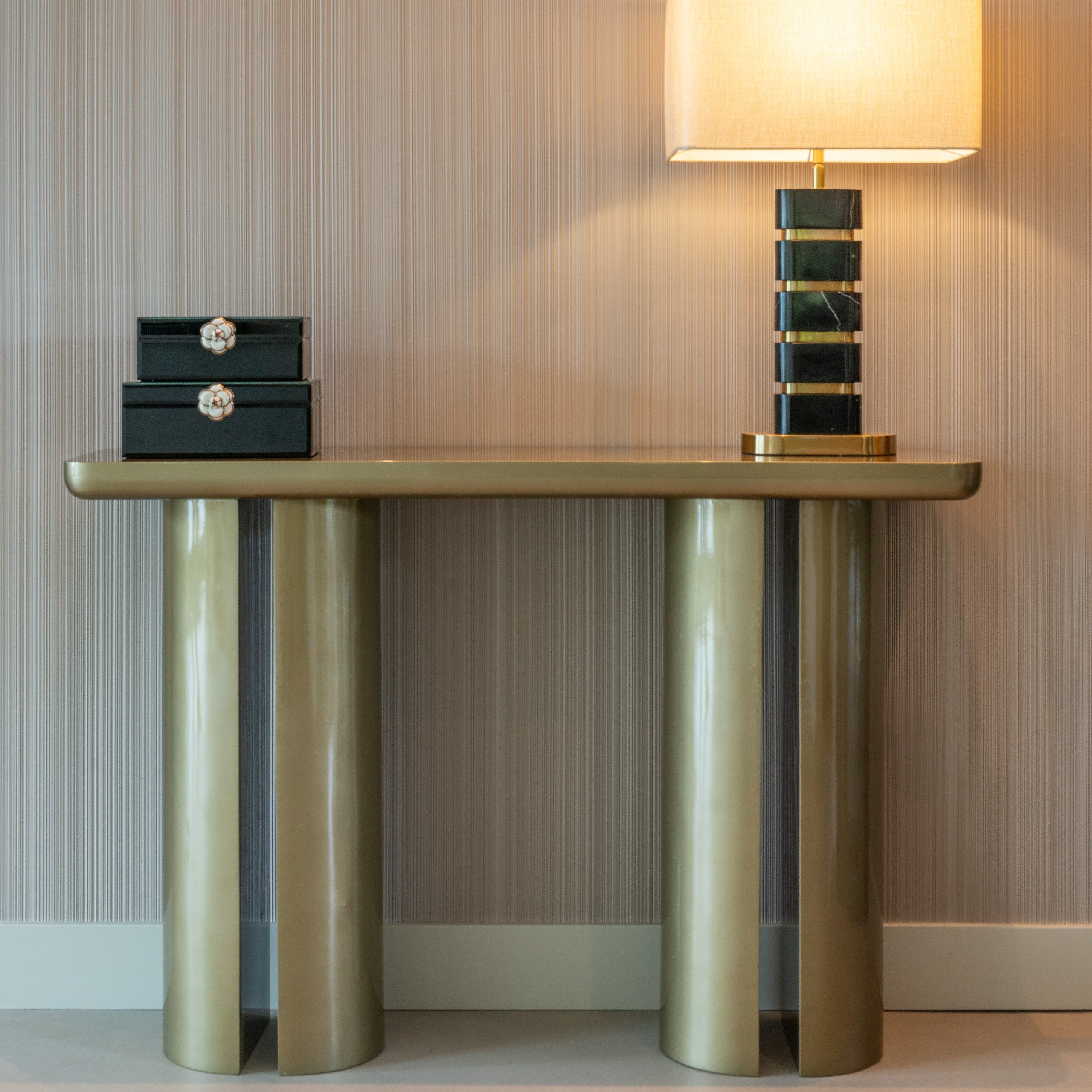 Console Whisker gold by Richmond Interiors