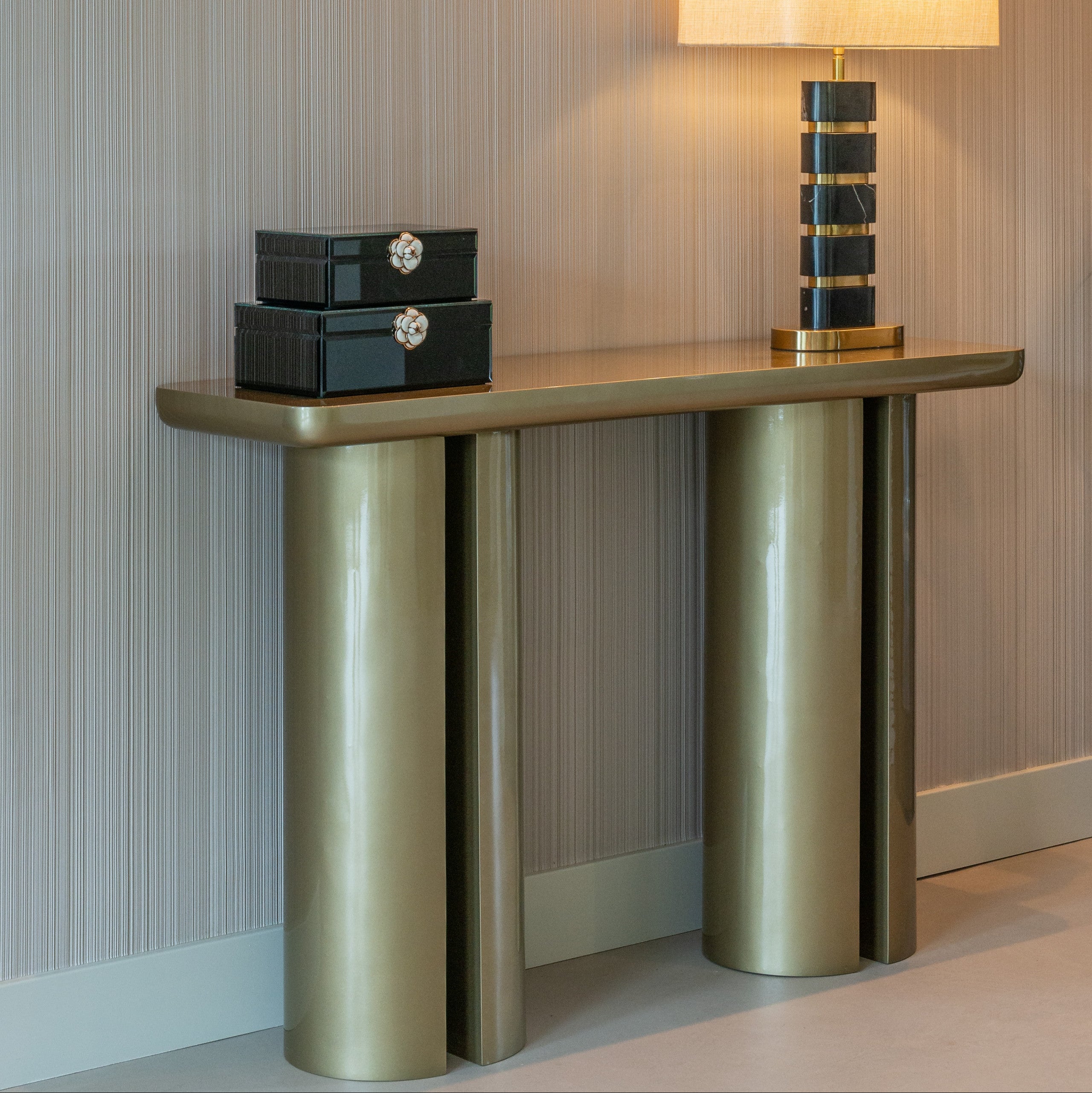 Console Whisker gold by Richmond Interiors