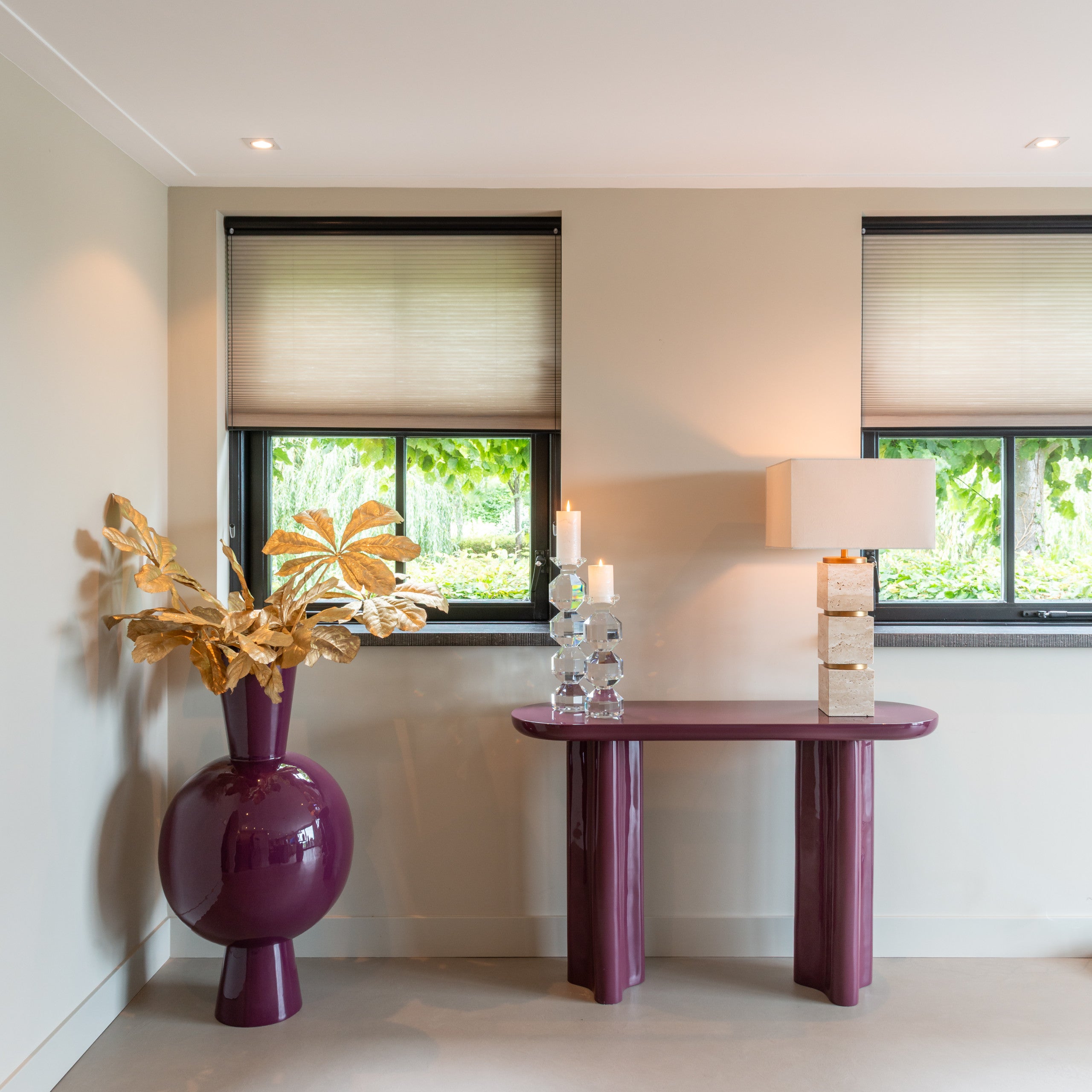 Console Sunny burgundy by Richmond Interiors