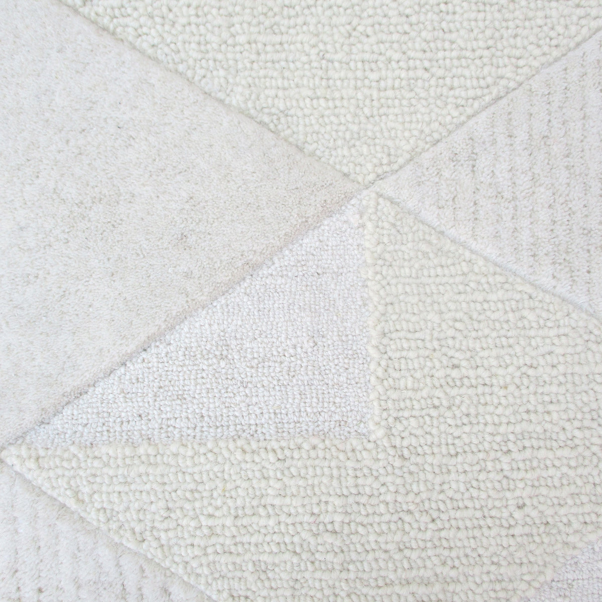 La Veta Rug in Ivory - 183 x 274 cm by Uttermost