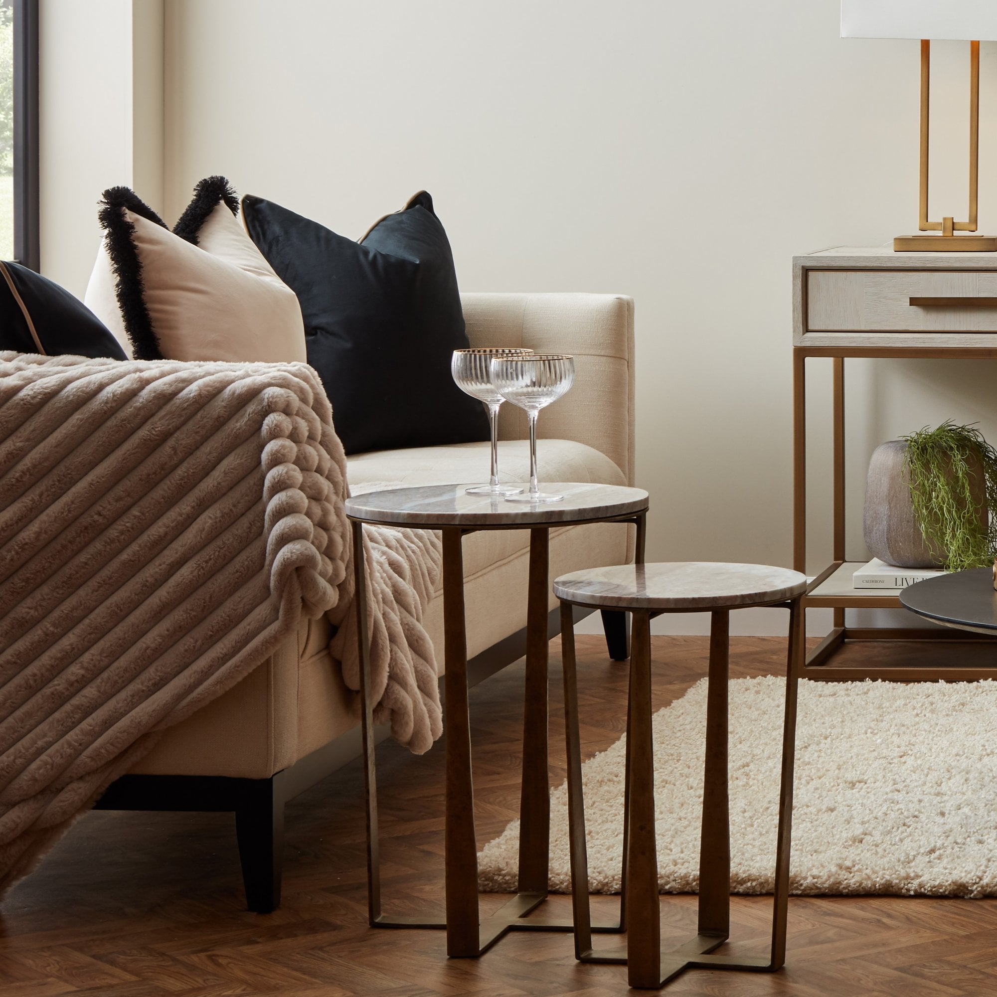 Set of 4 Gold Rim Ribbed Round Champagne Glasses by Kensington