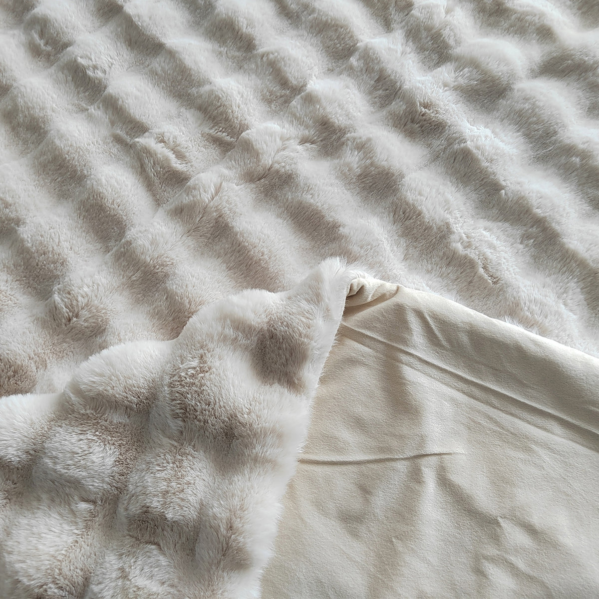Plaid Cosy Fluff cream 150x200 by Richmond Interiors