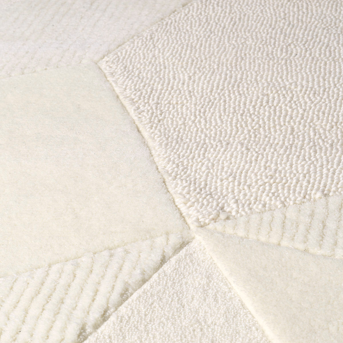 Rug Osumi white 300 x 400 cm by Eichholtz
