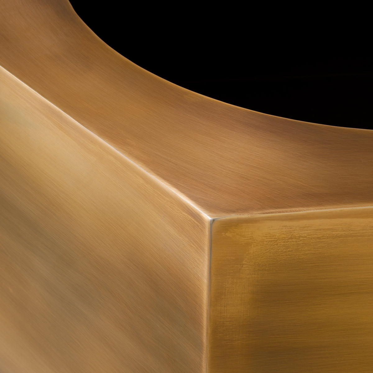 Planter Montura low vintage brass finish by Eichholtz