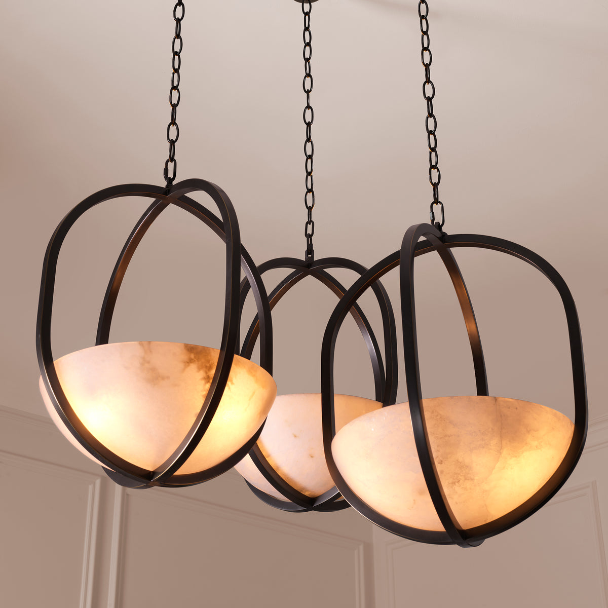 Chandelier Scapa bronze highlight finish alabaster by Eichholtz