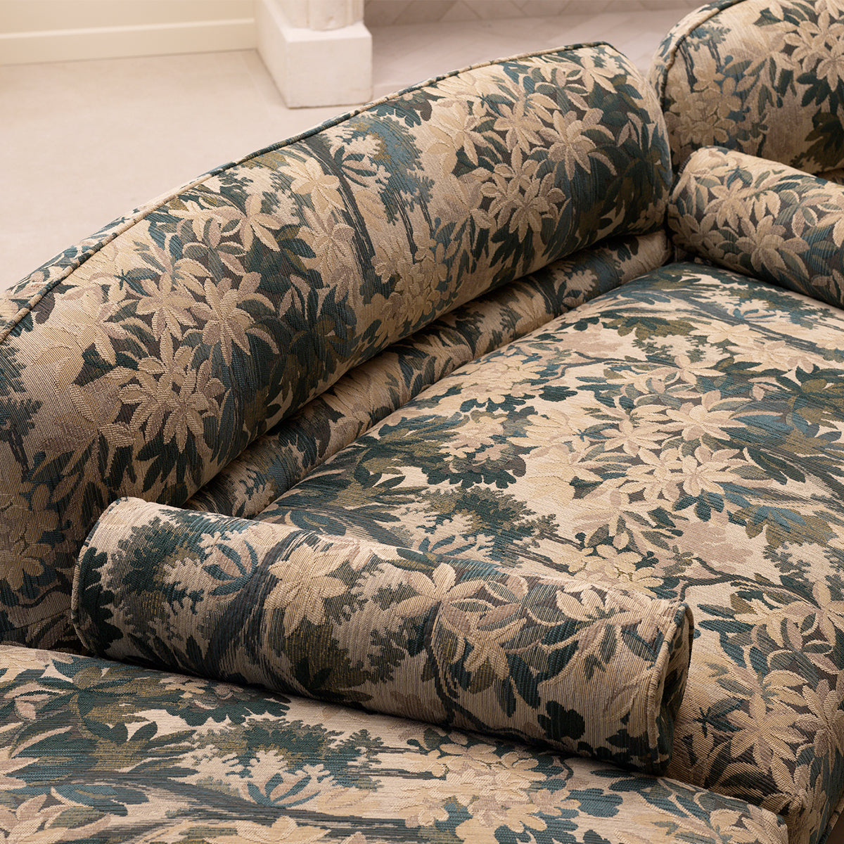 Cushion Amarante marston green by Eichholtz