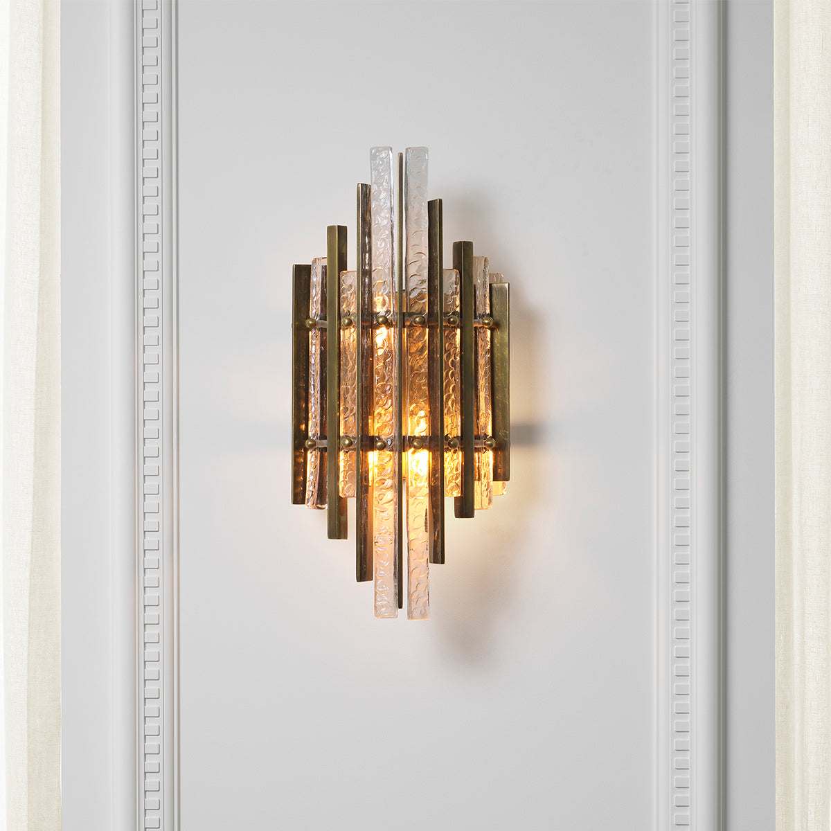 Wall Lamp Leonora vintage brass finish by Eichholtz