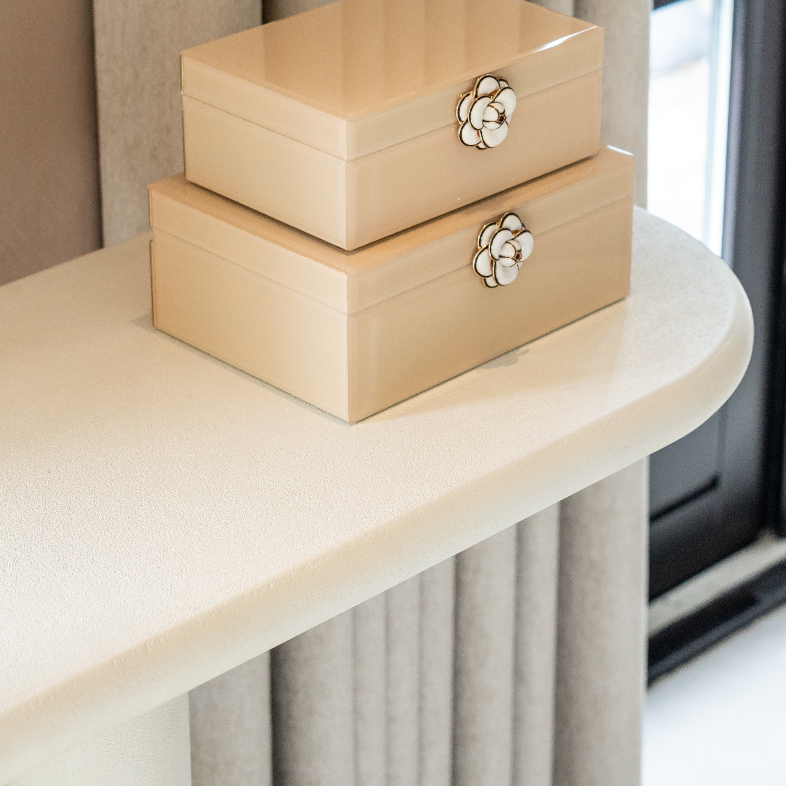 Console Winslow white by Richmond Interiors