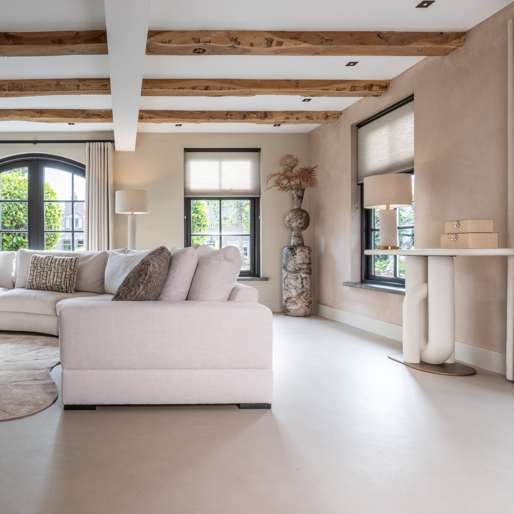 Console Winslow white by Richmond Interiors