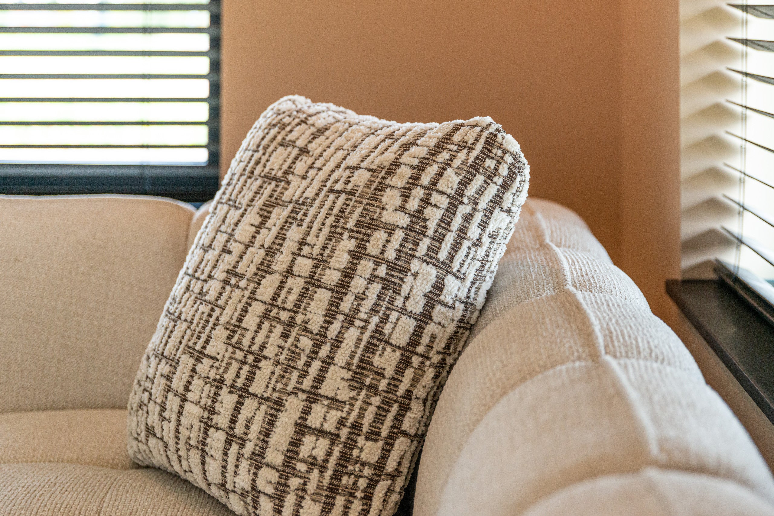 Sofa Jezebel cream fancy by Richmond Interiors
