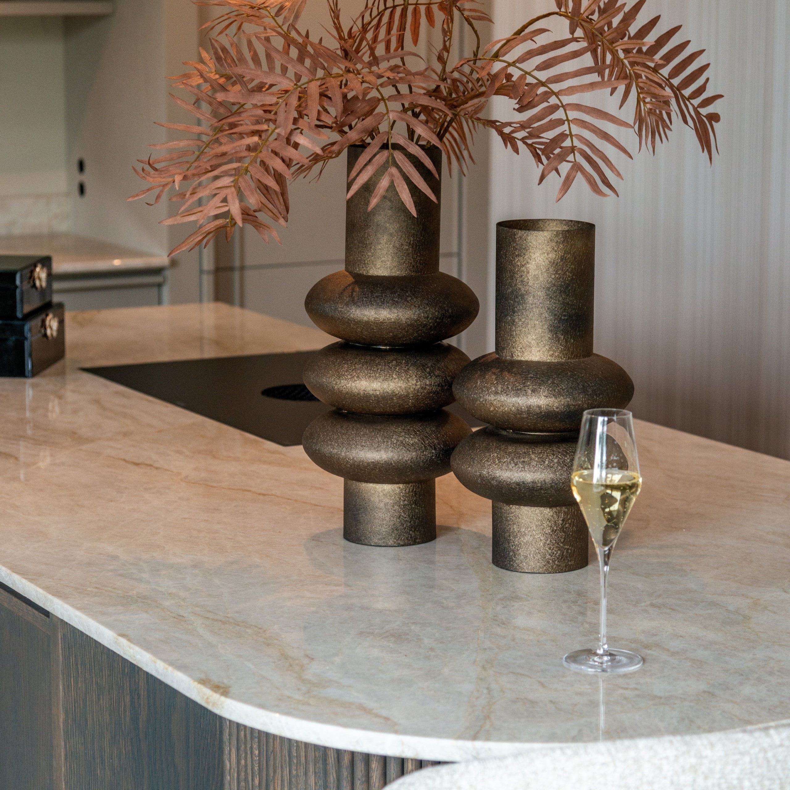 Vase Madlen gold by Richmond Interiors