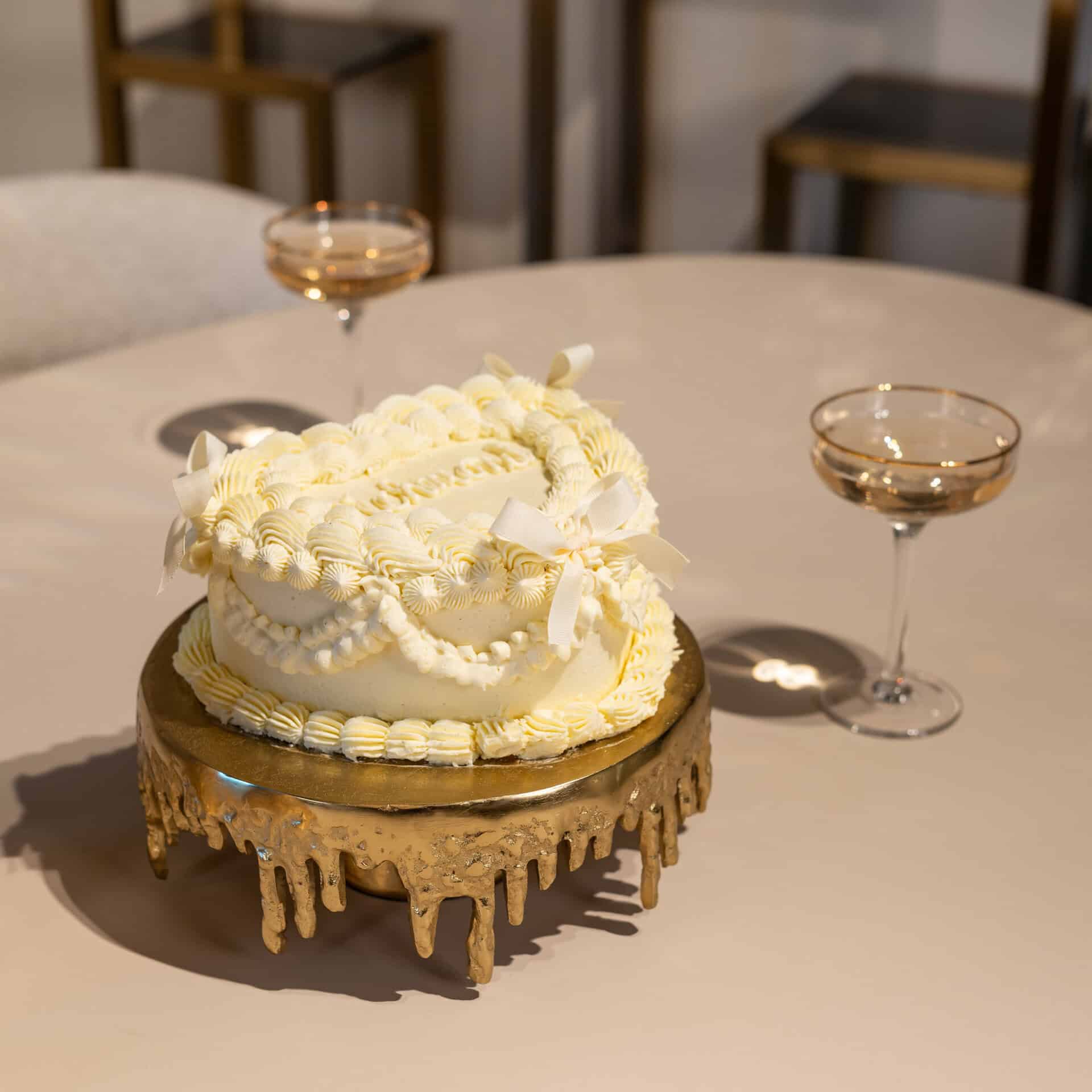 Carmona Gold Cake Stand by Richmond Interiors