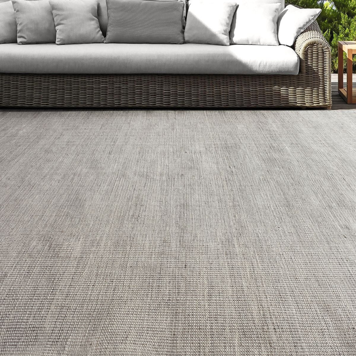 Scranto Indoor-Outdoor Rug in Grey - 152 x 244 cm by Uttermost