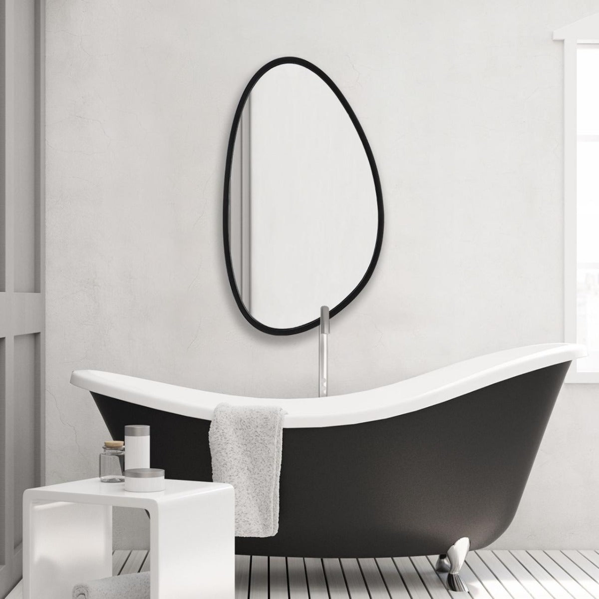 Moderne Mirror in Black by Keiichi